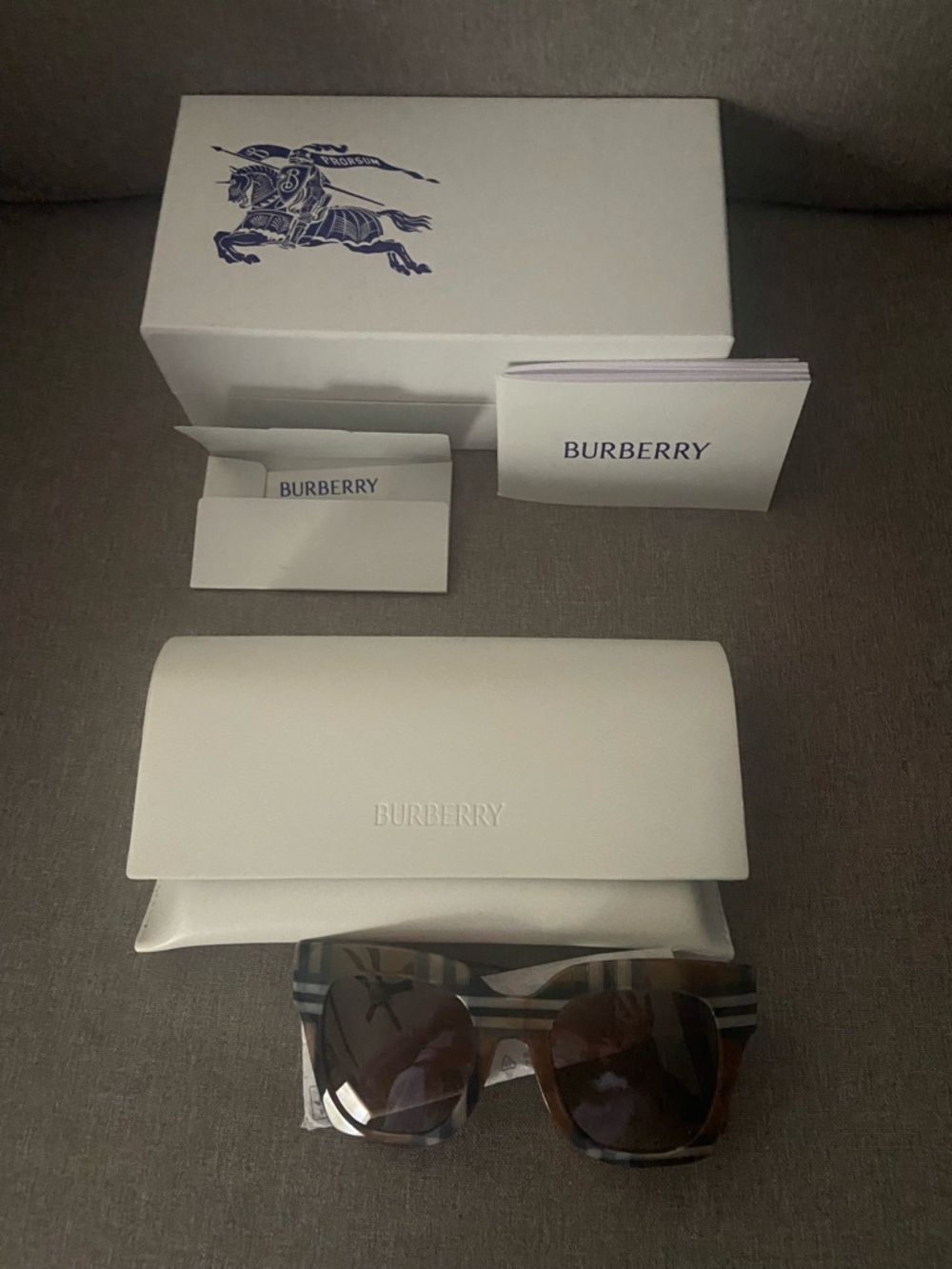 NEW IN BOX FULL INCLUSION BURBERRY 0BE4364 KITTY  SUNGLASSES